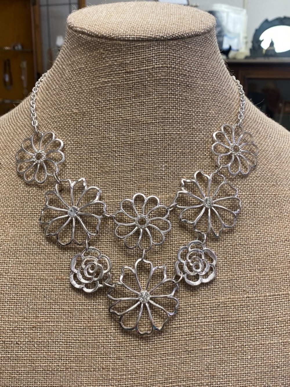 Silver tone Floral Statement Necklace - Elegant Women Jewelry